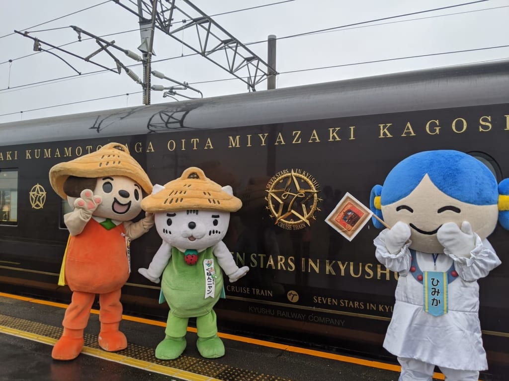 神埼駅　くねんにゃんくねんワン　記念撮影
